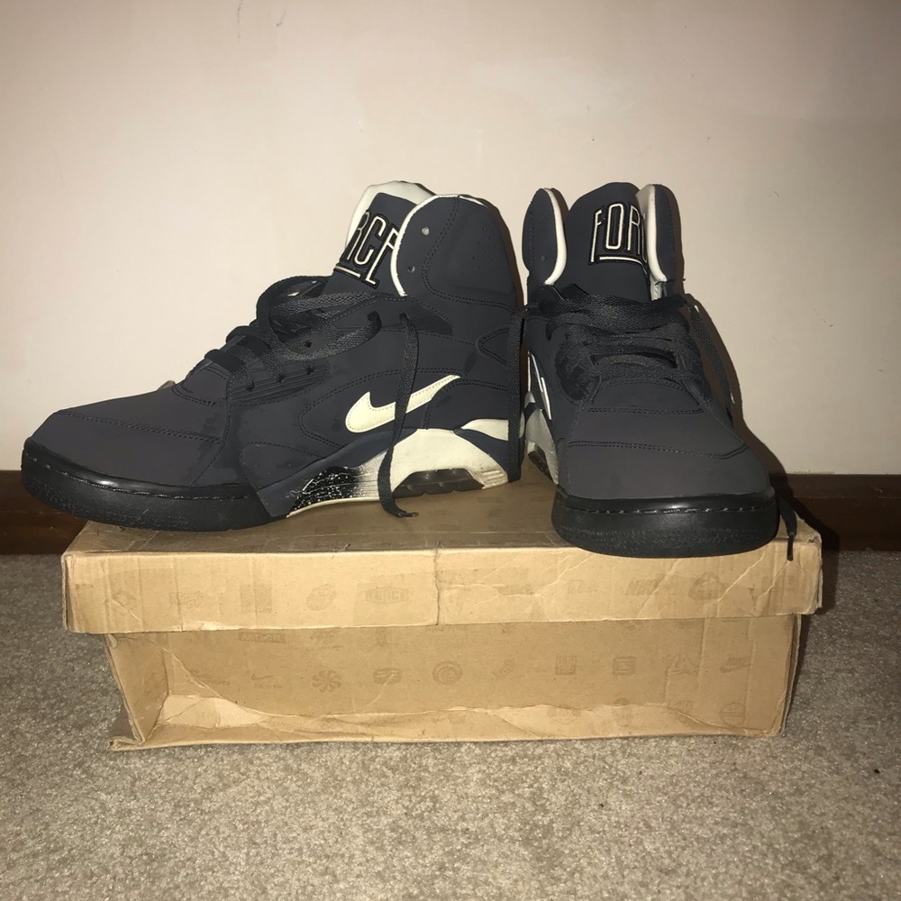 New Air Force 180 MID (ANTHRACITE BLACK AND CREAM)